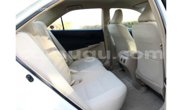 Acheter Import Voiture Toyota Camry Blanc à Import - Dubai, Burkina-Faso Acheter Import Voiture Toyota Camry Blanc à Import - Dubai, Burkina-Faso