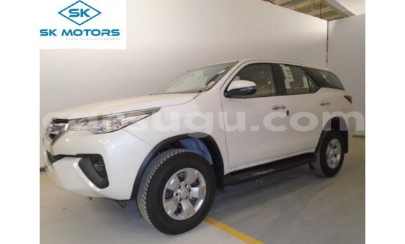 Sayi Imported Toyota Fortuner White Mota in Import - Dubai a Burkina Faso Sayi Imported Toyota Fortuner White Mota in Import - Dubai a Burkina Faso