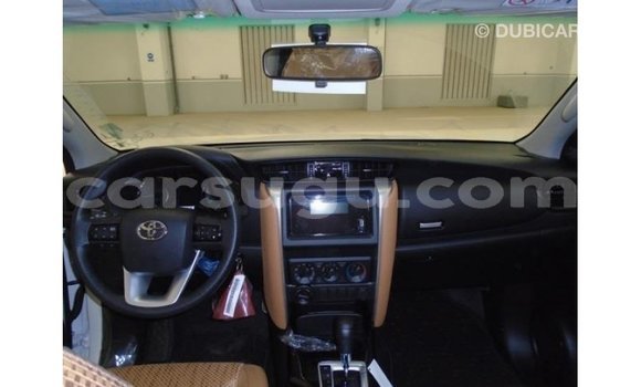 Sayi Imported Toyota Fortuner White Mota in Import - Dubai a Burkina Faso Sayi Imported Toyota Fortuner White Mota in Import - Dubai a Burkina Faso