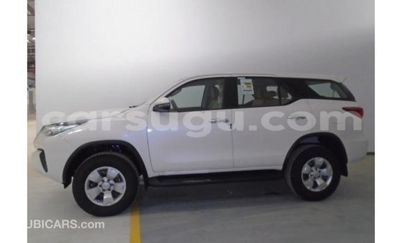 Sayi Imported Toyota Fortuner White Mota in Import - Dubai a Burkina Faso Sayi Imported Toyota Fortuner White Mota in Import - Dubai a Burkina Faso