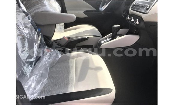 Acheter Import Voiture Nissan Sunny Blanc à Import - Dubai, Burkina-Faso Acheter Import Voiture Nissan Sunny Blanc à Import - Dubai, Burkina-Faso