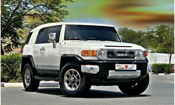 Acheter Import Voiture Toyota FJ Cruiser Blanc à Import - Dubai, Burkina-Faso