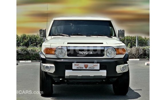 Acheter Import Voiture Toyota FJ Cruiser Blanc à Import - Dubai, Burkina-Faso Acheter Import Voiture Toyota FJ Cruiser Blanc à Import - Dubai, Burkina-Faso