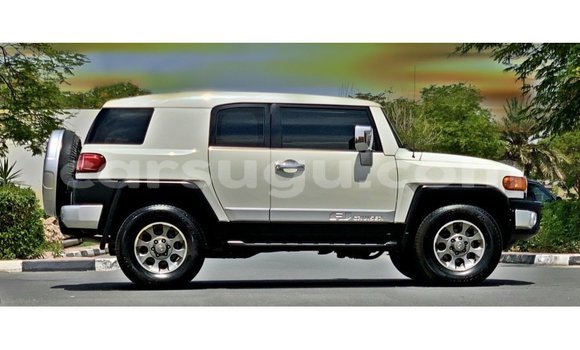 Acheter Import Voiture Toyota FJ Cruiser Blanc à Import - Dubai, Burkina-Faso Acheter Import Voiture Toyota FJ Cruiser Blanc à Import - Dubai, Burkina-Faso