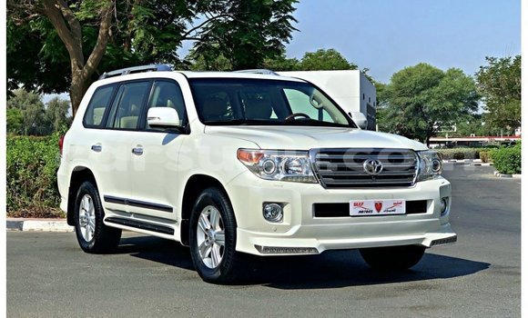Acheter Import Voiture Toyota Land Cruiser Blanc à Import - Dubai, Burkina-Faso Acheter Import Voiture Toyota Land Cruiser Blanc à Import - Dubai, Burkina-Faso
