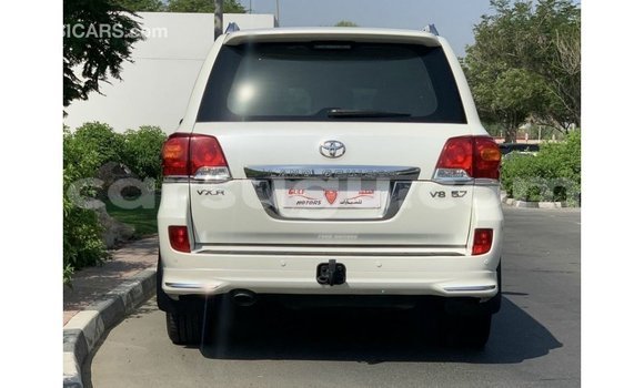 Acheter Import Voiture Toyota Land Cruiser Blanc à Import - Dubai, Burkina-Faso Acheter Import Voiture Toyota Land Cruiser Blanc à Import - Dubai, Burkina-Faso
