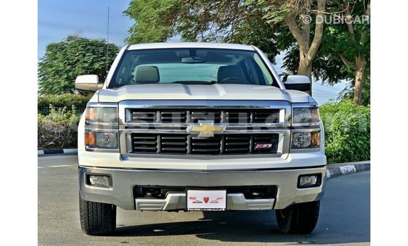 Acheter Import Voiture Chevrolet Silverado Blanc à Import - Dubai, Burkina-Faso Acheter Import Voiture Chevrolet Silverado Blanc à Import - Dubai, Burkina-Faso