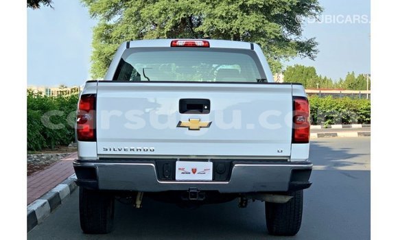 Acheter Import Voiture Chevrolet Silverado Blanc à Import - Dubai, Burkina-Faso Acheter Import Voiture Chevrolet Silverado Blanc à Import - Dubai, Burkina-Faso