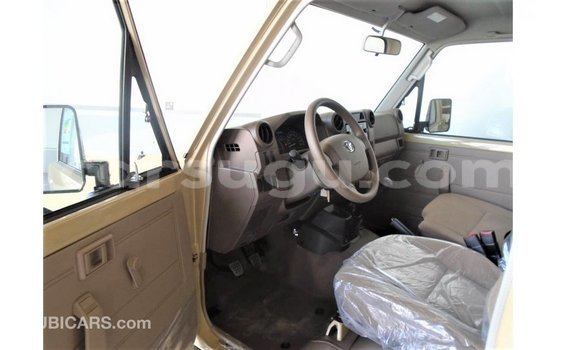Acheter Import Voiture Toyota Land Cruiser Beige à Import - Dubai, Burkina-Faso Acheter Import Voiture Toyota Land Cruiser Beige à Import - Dubai, Burkina-Faso