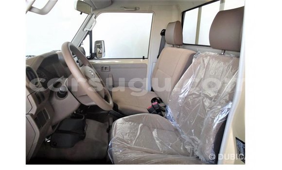 Acheter Import Voiture Toyota Land Cruiser Beige à Import - Dubai, Burkina-Faso Acheter Import Voiture Toyota Land Cruiser Beige à Import - Dubai, Burkina-Faso