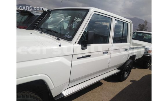 Sayi Imported Toyota Land Cruiser White Mota in Import - Dubai a Burkina Faso Sayi Imported Toyota Land Cruiser White Mota in Import - Dubai a Burkina Faso