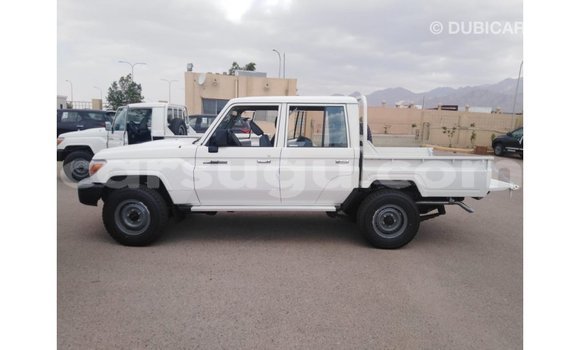 Sayi Imported Toyota Land Cruiser White Mota in Import - Dubai a Burkina Faso Sayi Imported Toyota Land Cruiser White Mota in Import - Dubai a Burkina Faso