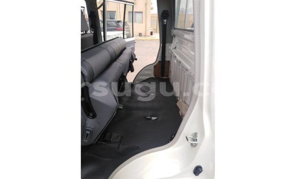 Sayi Imported Toyota Land Cruiser White Mota in Import - Dubai a Burkina Faso Sayi Imported Toyota Land Cruiser White Mota in Import - Dubai a Burkina Faso
