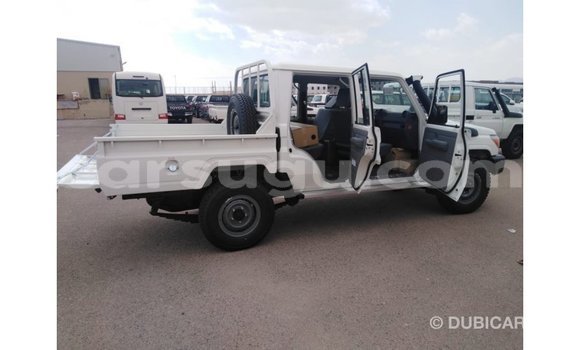 Sayi Imported Toyota Land Cruiser White Mota in Import - Dubai a Burkina Faso Sayi Imported Toyota Land Cruiser White Mota in Import - Dubai a Burkina Faso