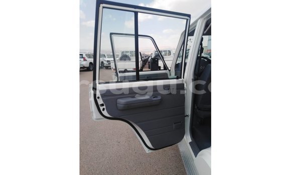 Sayi Imported Toyota Land Cruiser White Mota in Import - Dubai a Burkina Faso Sayi Imported Toyota Land Cruiser White Mota in Import - Dubai a Burkina Faso