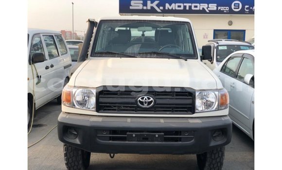 Acheter Import Voiture Toyota Land Cruiser Blanc à Import - Dubai, Burkina-Faso Acheter Import Voiture Toyota Land Cruiser Blanc à Import - Dubai, Burkina-Faso