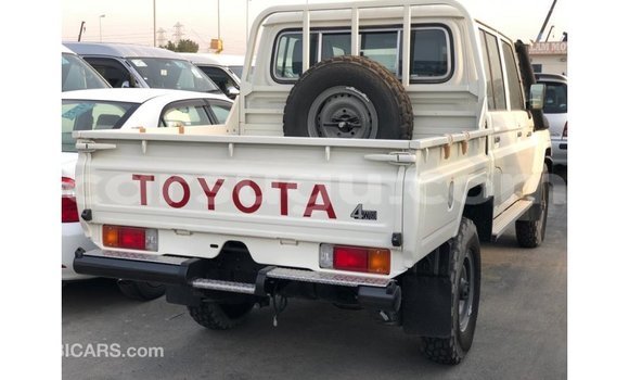 Acheter Import Voiture Toyota Land Cruiser Blanc à Import - Dubai, Burkina-Faso Acheter Import Voiture Toyota Land Cruiser Blanc à Import - Dubai, Burkina-Faso