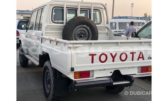 Acheter Import Voiture Toyota Land Cruiser Blanc à Import - Dubai, Burkina-Faso Acheter Import Voiture Toyota Land Cruiser Blanc à Import - Dubai, Burkina-Faso