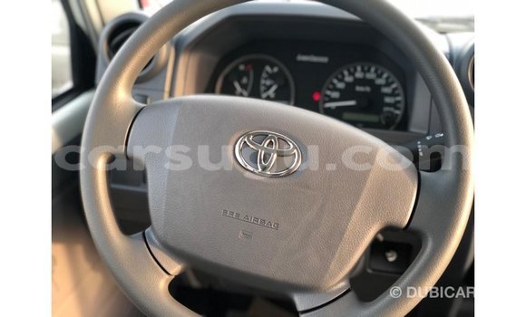Acheter Import Voiture Toyota Land Cruiser Blanc à Import - Dubai, Burkina-Faso Acheter Import Voiture Toyota Land Cruiser Blanc à Import - Dubai, Burkina-Faso