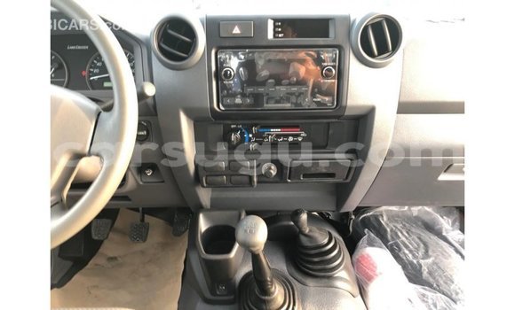 Acheter Import Voiture Toyota Land Cruiser Blanc à Import - Dubai, Burkina-Faso Acheter Import Voiture Toyota Land Cruiser Blanc à Import - Dubai, Burkina-Faso