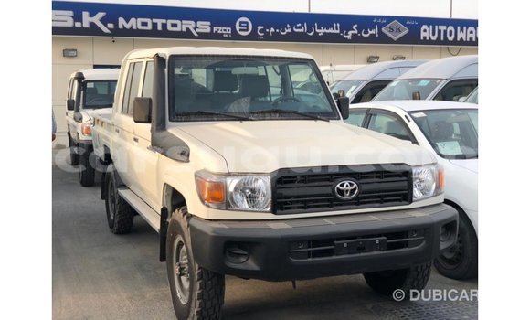 Acheter Import Voiture Toyota Land Cruiser Blanc à Import - Dubai, Burkina-Faso Acheter Import Voiture Toyota Land Cruiser Blanc à Import - Dubai, Burkina-Faso