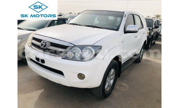 Sayi Imported Toyota Fortuner White Mota in Import - Dubai a Burkina Faso Sayi Imported Toyota Fortuner White Mota in Import - Dubai a Burkina Faso