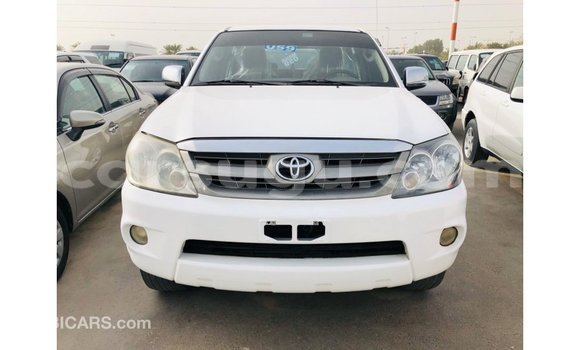 Sayi Imported Toyota Fortuner White Mota in Import - Dubai a Burkina Faso Sayi Imported Toyota Fortuner White Mota in Import - Dubai a Burkina Faso