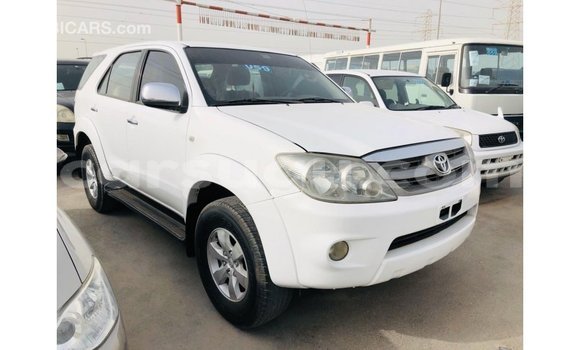 Sayi Imported Toyota Fortuner White Mota in Import - Dubai a Burkina Faso Sayi Imported Toyota Fortuner White Mota in Import - Dubai a Burkina Faso