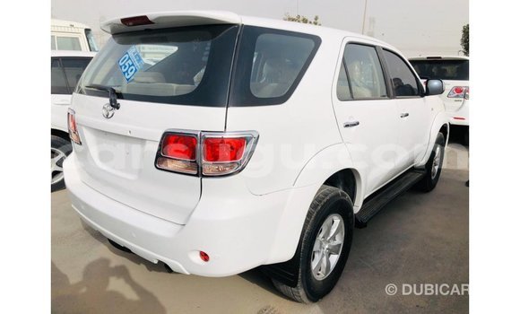 Sayi Imported Toyota Fortuner White Mota in Import - Dubai a Burkina Faso Sayi Imported Toyota Fortuner White Mota in Import - Dubai a Burkina Faso