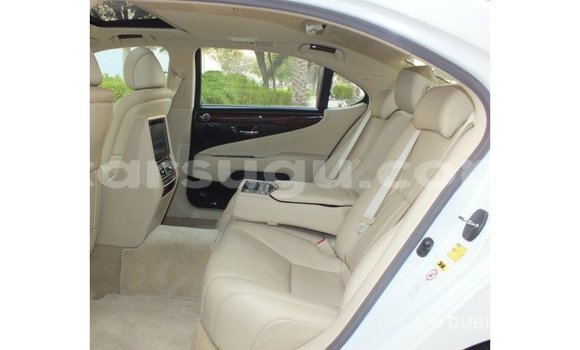 Sayi Imported Lexus LS White Mota in Import - Dubai a Burkina Faso Sayi Imported Lexus LS White Mota in Import - Dubai a Burkina Faso