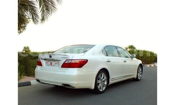 Sayi Imported Lexus LS White Mota in Import - Dubai a Burkina Faso Sayi Imported Lexus LS White Mota in Import - Dubai a Burkina Faso