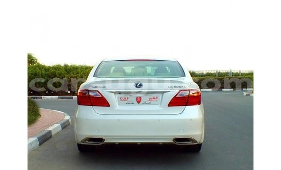 Sayi Imported Lexus LS White Mota in Import - Dubai a Burkina Faso Sayi Imported Lexus LS White Mota in Import - Dubai a Burkina Faso