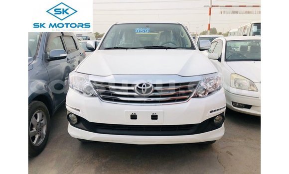 Sayi Imported Toyota Fortuner White Mota in Import - Dubai a Burkina Faso Sayi Imported Toyota Fortuner White Mota in Import - Dubai a Burkina Faso