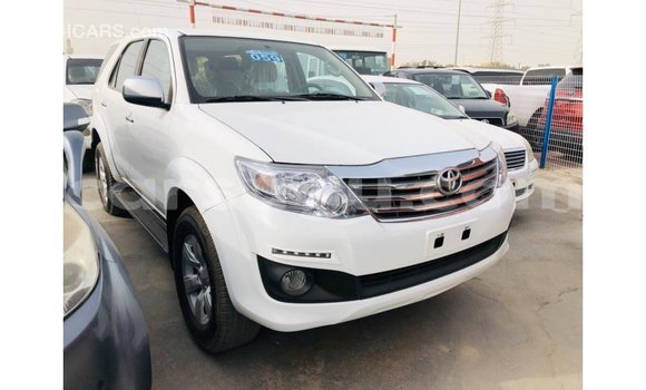 Sayi Imported Toyota Fortuner White Mota in Import - Dubai a Burkina Faso Sayi Imported Toyota Fortuner White Mota in Import - Dubai a Burkina Faso