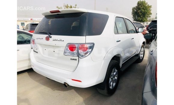 Sayi Imported Toyota Fortuner White Mota in Import - Dubai a Burkina Faso Sayi Imported Toyota Fortuner White Mota in Import - Dubai a Burkina Faso