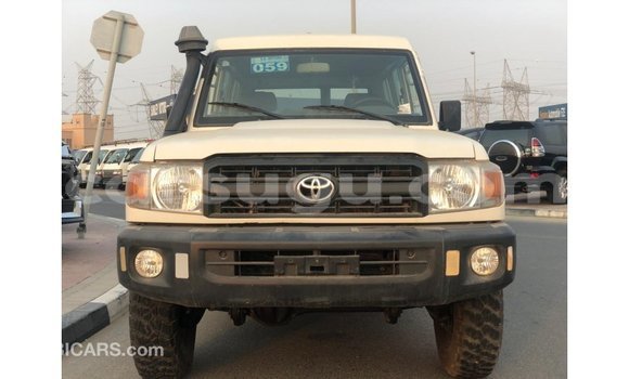Sayi Imported Toyota Land Cruiser White Mota in Import - Dubai a Burkina Faso Sayi Imported Toyota Land Cruiser White Mota in Import - Dubai a Burkina Faso