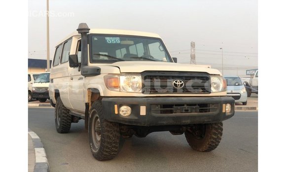 Sayi Imported Toyota Land Cruiser White Mota in Import - Dubai a Burkina Faso Sayi Imported Toyota Land Cruiser White Mota in Import - Dubai a Burkina Faso