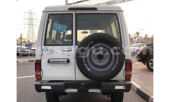 Sayi Imported Toyota Land Cruiser White Mota in Import - Dubai a Burkina Faso Sayi Imported Toyota Land Cruiser White Mota in Import - Dubai a Burkina Faso