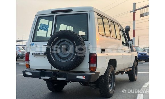 Sayi Imported Toyota Land Cruiser White Mota in Import - Dubai a Burkina Faso Sayi Imported Toyota Land Cruiser White Mota in Import - Dubai a Burkina Faso