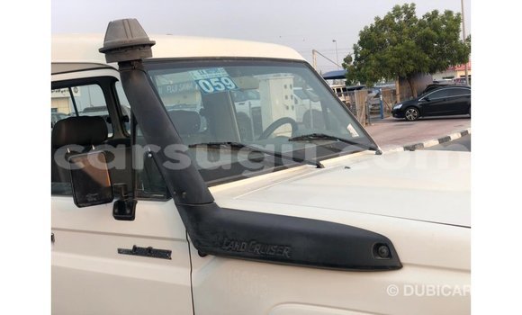 Sayi Imported Toyota Land Cruiser White Mota in Import - Dubai a Burkina Faso Sayi Imported Toyota Land Cruiser White Mota in Import - Dubai a Burkina Faso