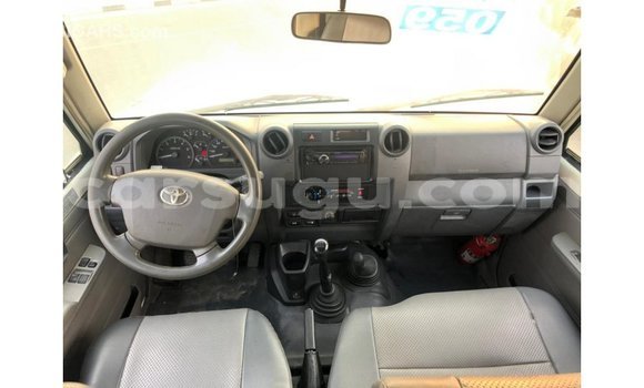 Sayi Imported Toyota Land Cruiser White Mota in Import - Dubai a Burkina Faso Sayi Imported Toyota Land Cruiser White Mota in Import - Dubai a Burkina Faso