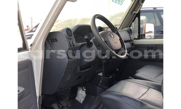 Sayi Imported Toyota Land Cruiser White Mota in Import - Dubai a Burkina Faso Sayi Imported Toyota Land Cruiser White Mota in Import - Dubai a Burkina Faso