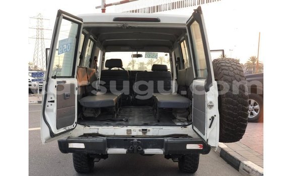 Sayi Imported Toyota Land Cruiser White Mota in Import - Dubai a Burkina Faso Sayi Imported Toyota Land Cruiser White Mota in Import - Dubai a Burkina Faso