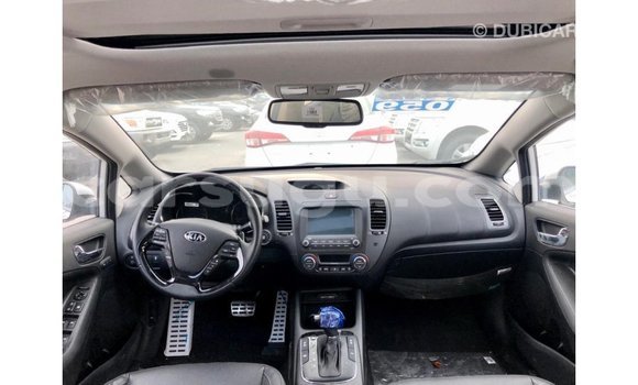 Acheter Import Voiture Kia Cerato Blanc à Import - Dubai, Burkina-Faso Acheter Import Voiture Kia Cerato Blanc à Import - Dubai, Burkina-Faso