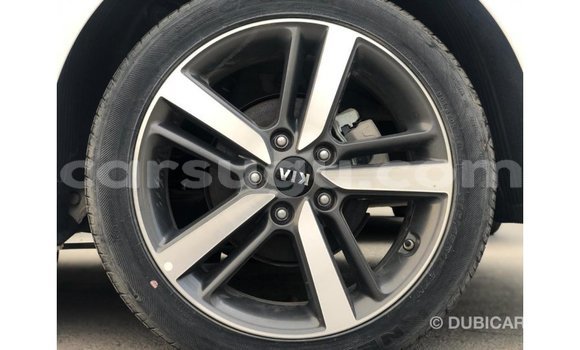 Acheter Import Voiture Kia Cerato Blanc à Import - Dubai, Burkina-Faso Acheter Import Voiture Kia Cerato Blanc à Import - Dubai, Burkina-Faso