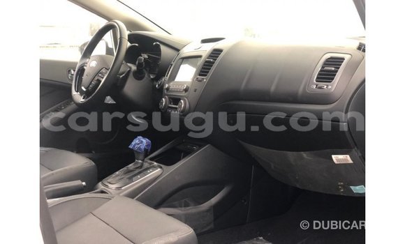 Acheter Import Voiture Kia Cerato Blanc à Import - Dubai, Burkina-Faso Acheter Import Voiture Kia Cerato Blanc à Import - Dubai, Burkina-Faso