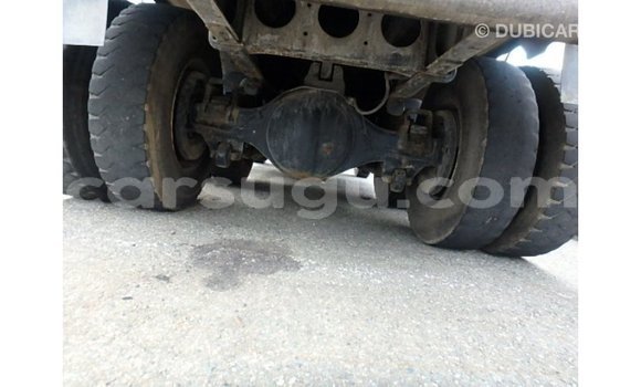 Acheter Import Utilitaire Nissan Evalia Bleu à Import - Dubai, Burkina-Faso Acheter Import Utilitaire Nissan Evalia Bleu à Import - Dubai, Burkina-Faso