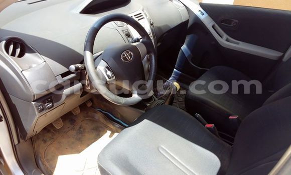 Acheter Occasion Voiture Toyota Yaris Gris à Ouagadougou, Burkina-Faso Acheter Occasion Voiture Toyota Yaris Gris à Ouagadougou, Burkina-Faso