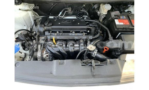 Acheter Import Voiture Hyundai Accent Blanc à Import - Dubai, Burkina-Faso Acheter Import Voiture Hyundai Accent Blanc à Import - Dubai, Burkina-Faso