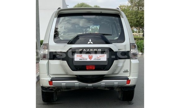 Sayi Imported Mitsubishi Pajero White Mota in Import - Dubai a Burkina Faso Sayi Imported Mitsubishi Pajero White Mota in Import - Dubai a Burkina Faso